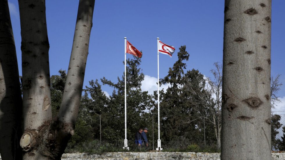 Σημαίες Τουρκίας και Κατεχόμενων